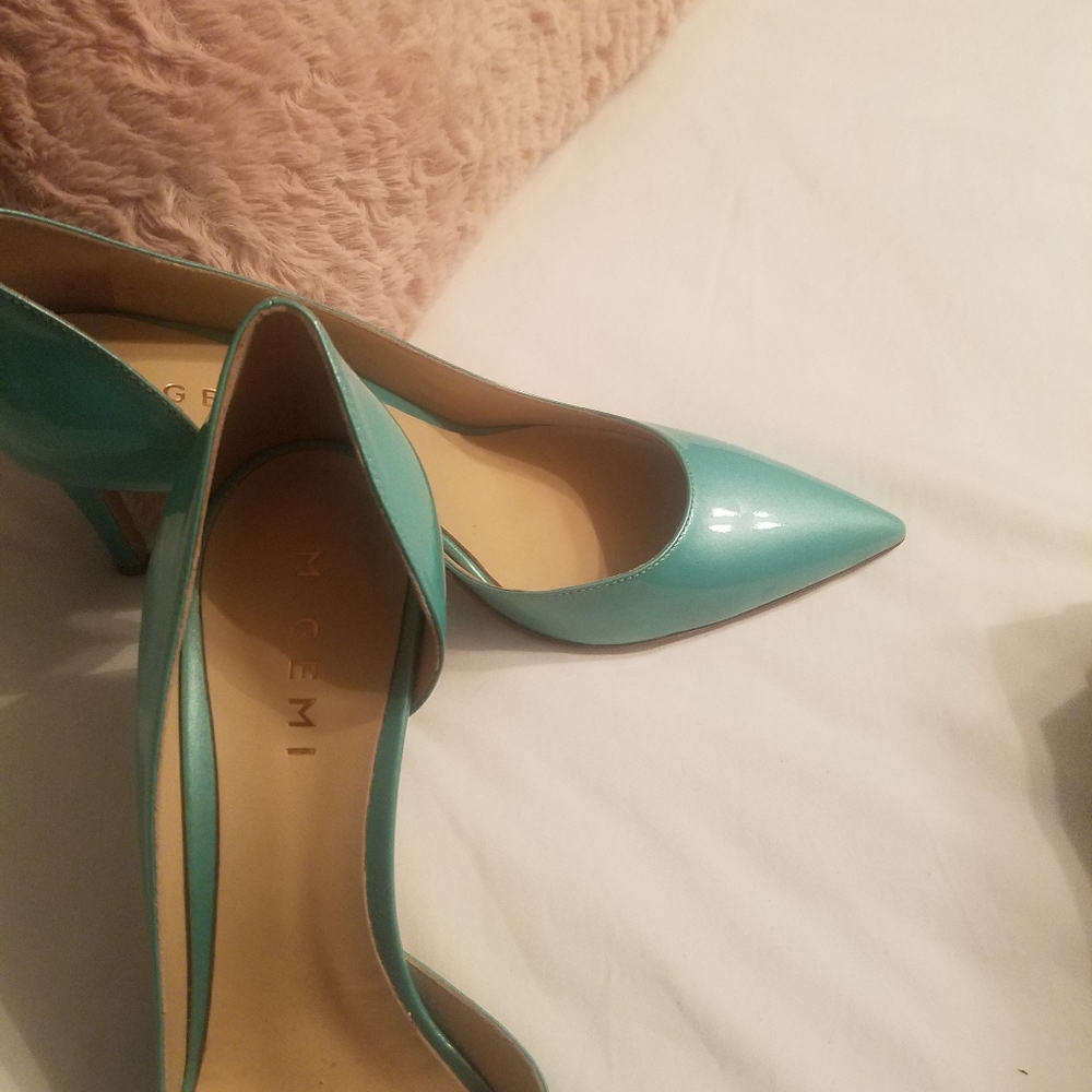 Shoes - Picture 4 of 5
